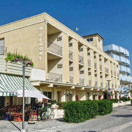 Hotel Pironi San Mauro Mare Екстер'єр фото