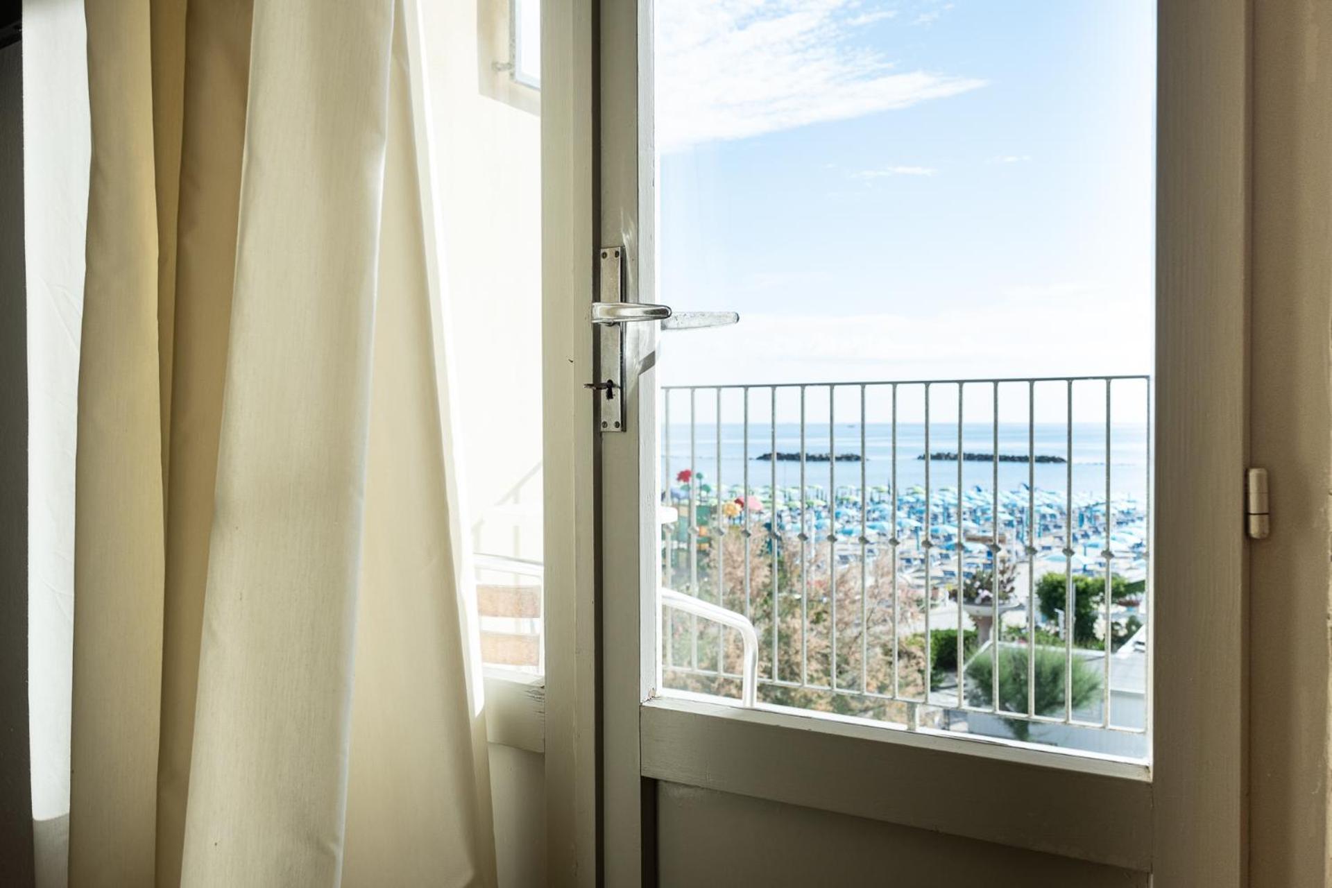 Hotel Pironi San Mauro Mare Екстер'єр фото