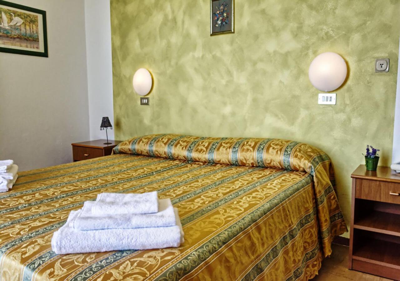 Hotel Pironi San Mauro Mare Екстер'єр фото