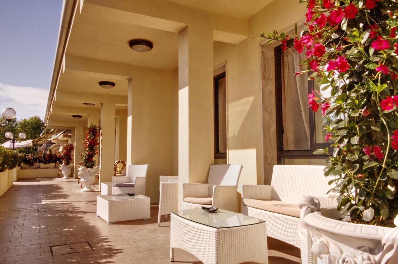 Hotel Pironi San Mauro Mare Екстер'єр фото