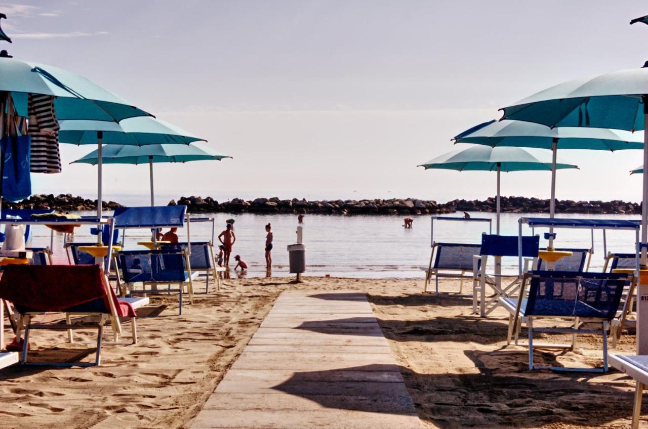 Hotel Pironi San Mauro Mare Екстер'єр фото