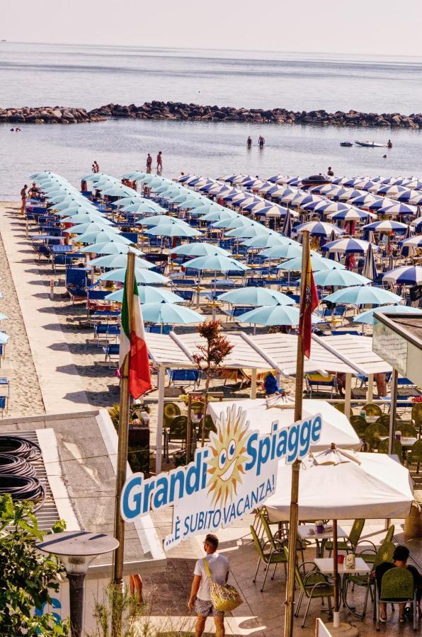 Hotel Pironi San Mauro Mare Екстер'єр фото