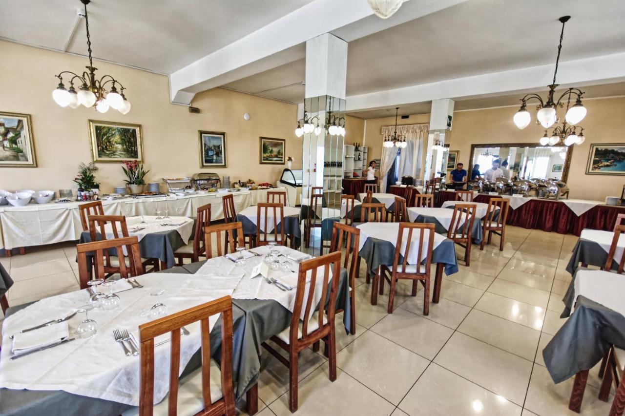 Hotel Pironi San Mauro Mare Екстер'єр фото